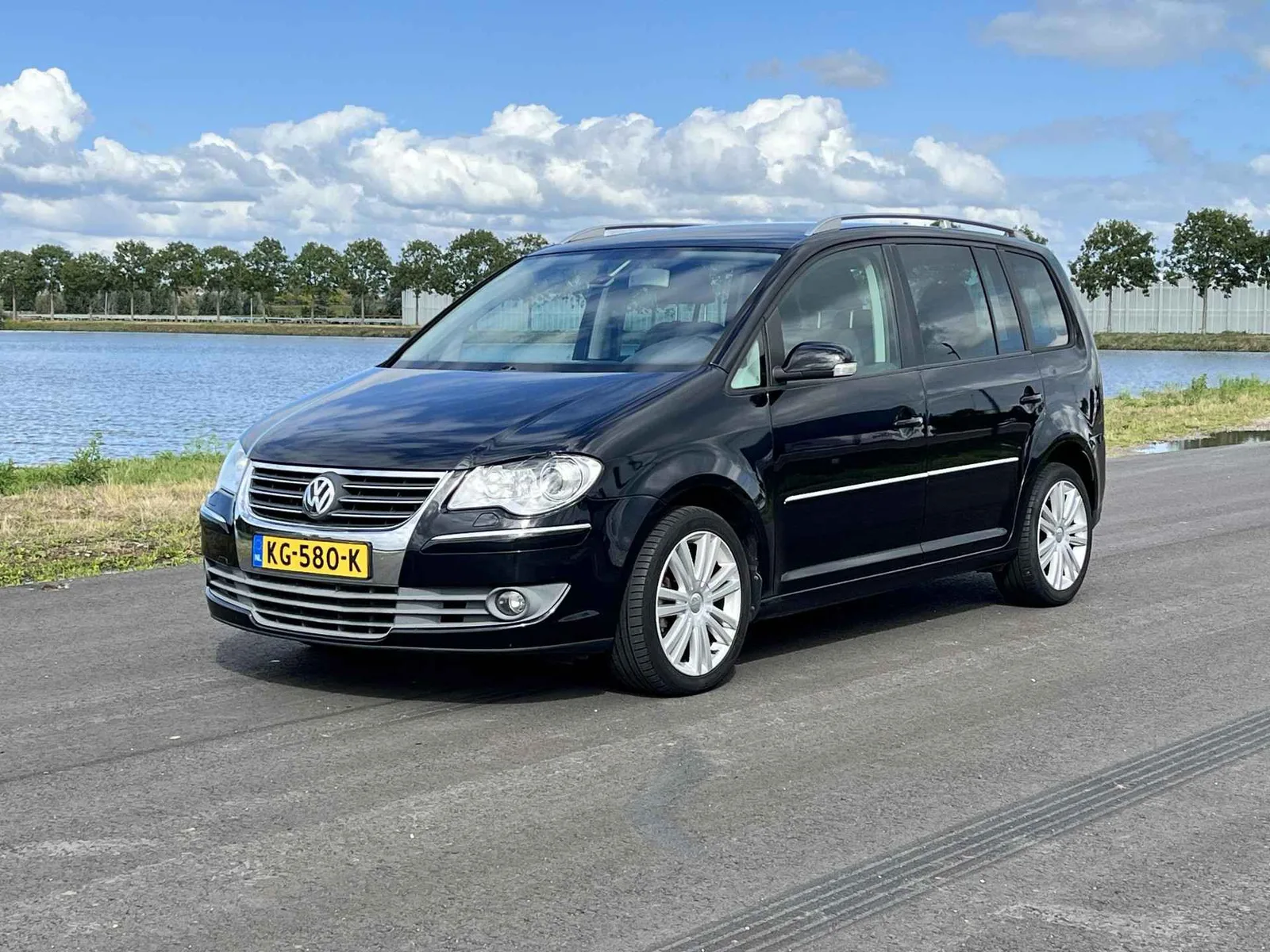 Volkswagen Touran (2007) — foto 1