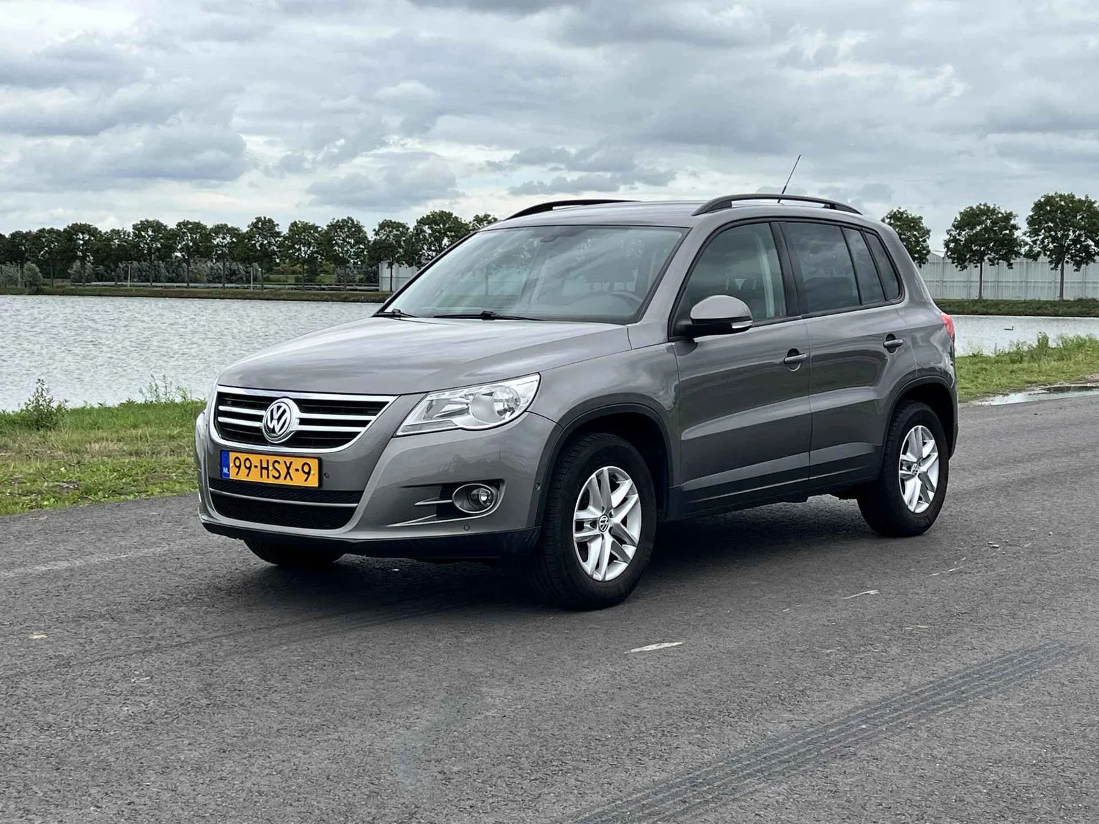 Volkswagen Tiguan (2009) — foto 1