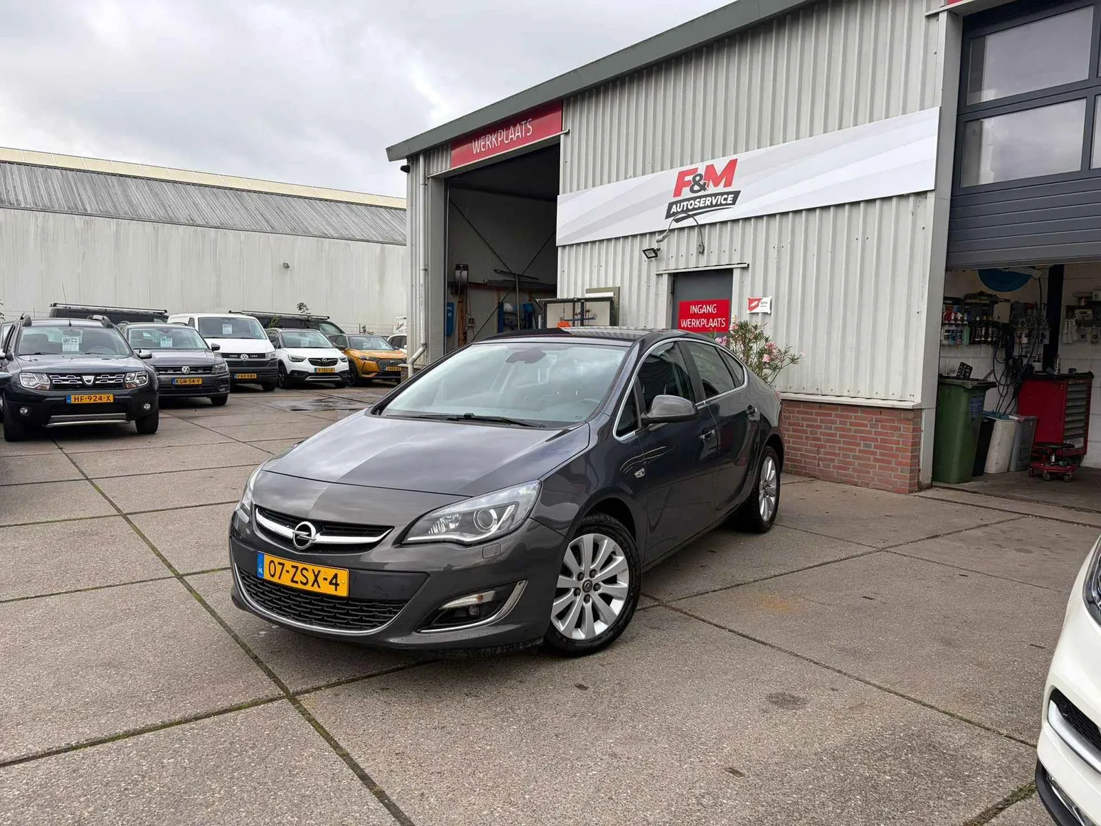 Opel Astra (2013) — foto 1