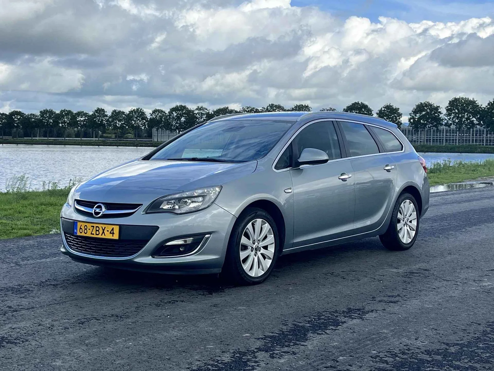 Opel Astra (2012) — foto 1