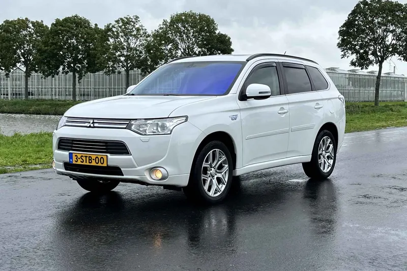 Mitsubishi Outlander (2013)