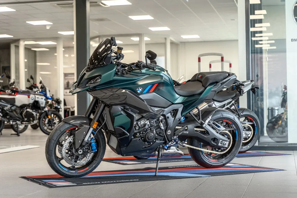 BMW M 1000 XR (2026) — foto 1