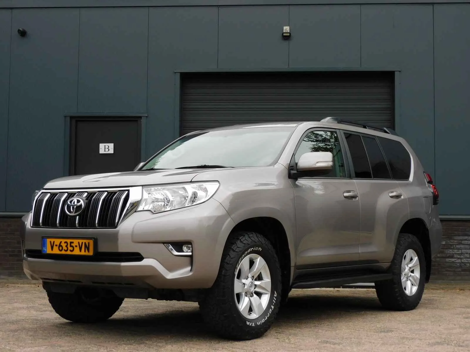 Toyota Land Cruiser (2019) — foto 1