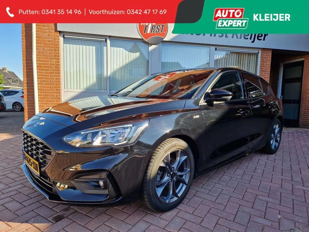 Ford Focus (2022) — foto 1