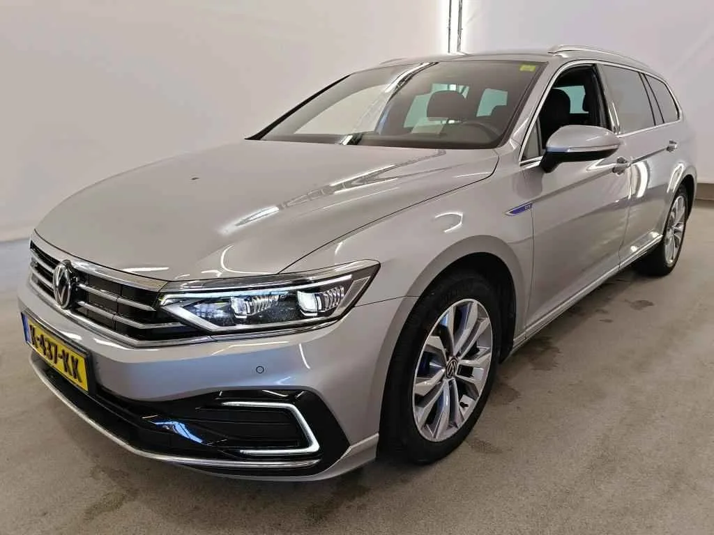 Volkswagen Passat (2021) — foto 1