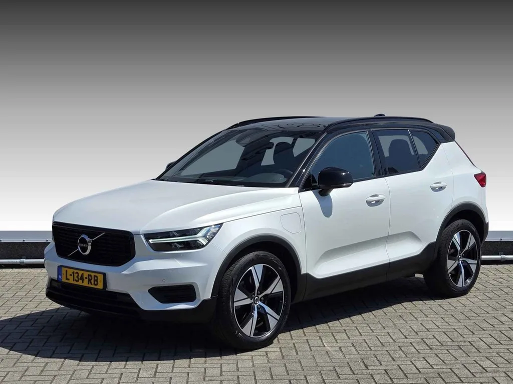 Volvo XC40 (2021) — foto 1
