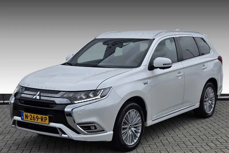 Mitsubishi Outlander (2020)