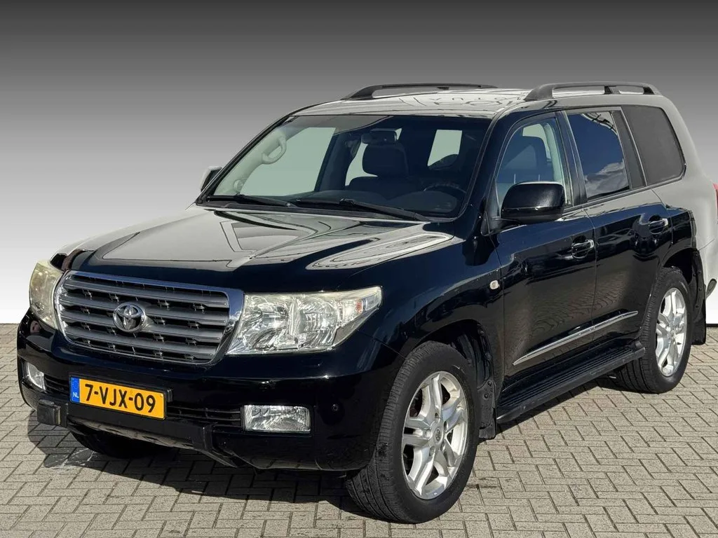 Toyota Land Cruiser V8 (2010) — foto 1