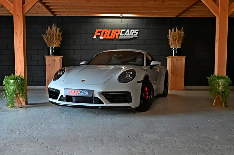 Porsche 911 (2024)