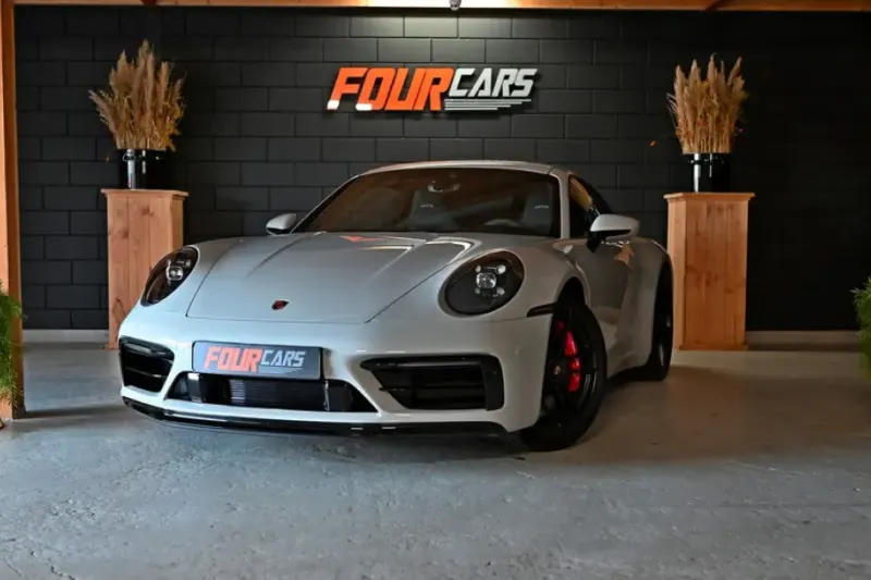 Porsche 911 (2024)