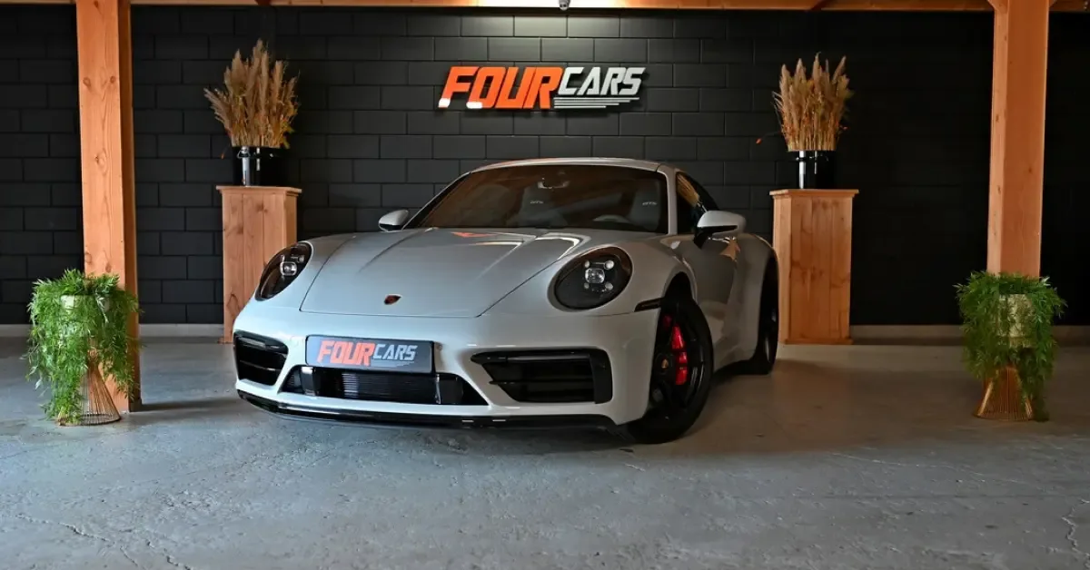 Porsche 911 (2024) — foto 1