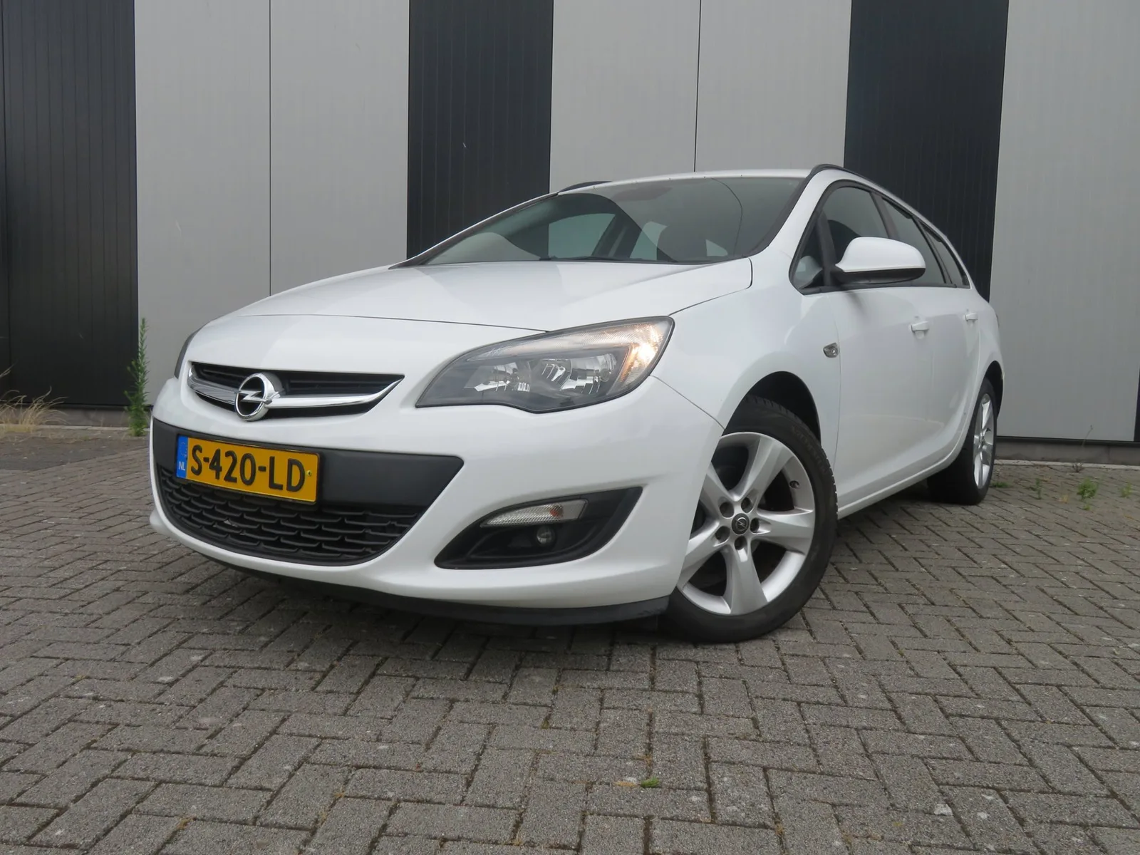 Opel Astra Sports Tourer (2015) — foto 1