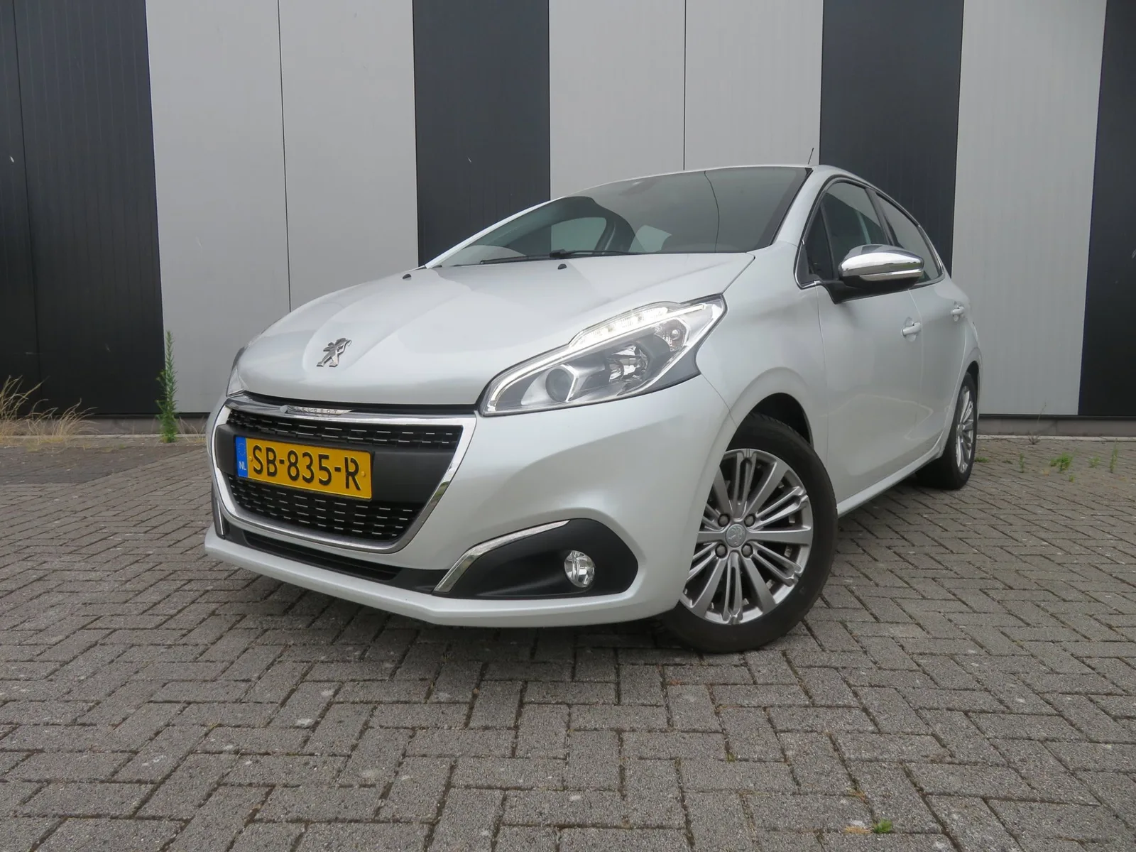 Peugeot 208 (2018) — foto 1