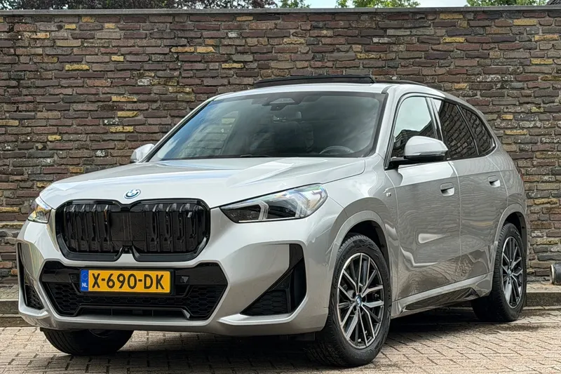 BMW iX1 (2023)