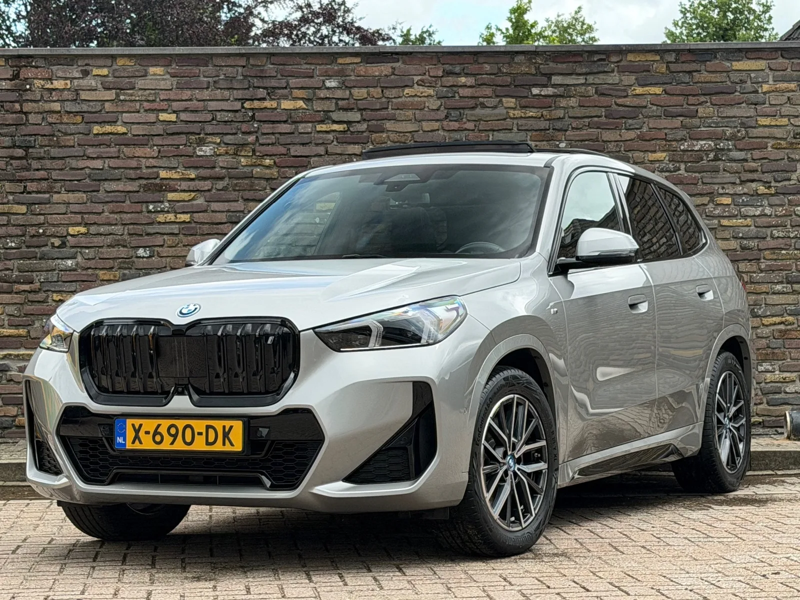 BMW iX1 (2023) — foto 1