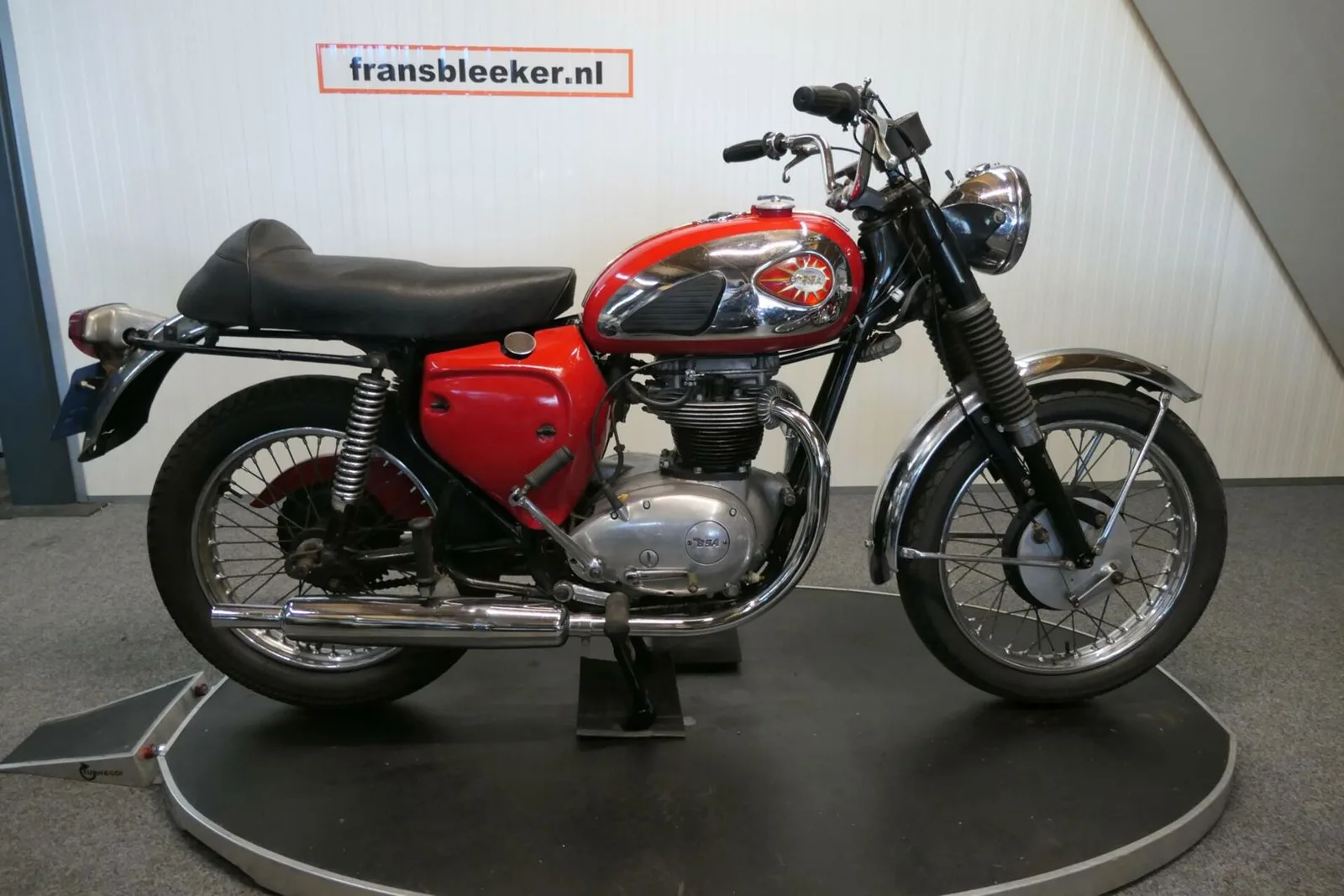 BSA A 65 Thunderbolt (1968) — foto 1