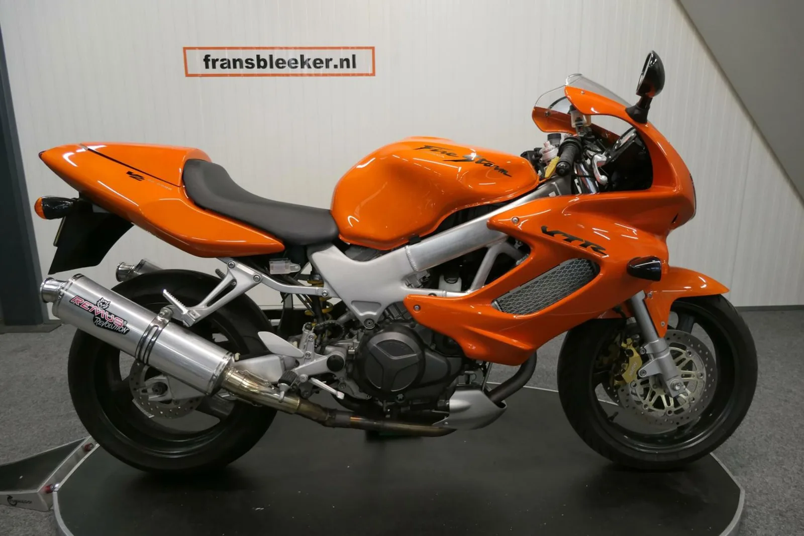 Honda VTR 1000 F Firestorm (2000) — foto 1