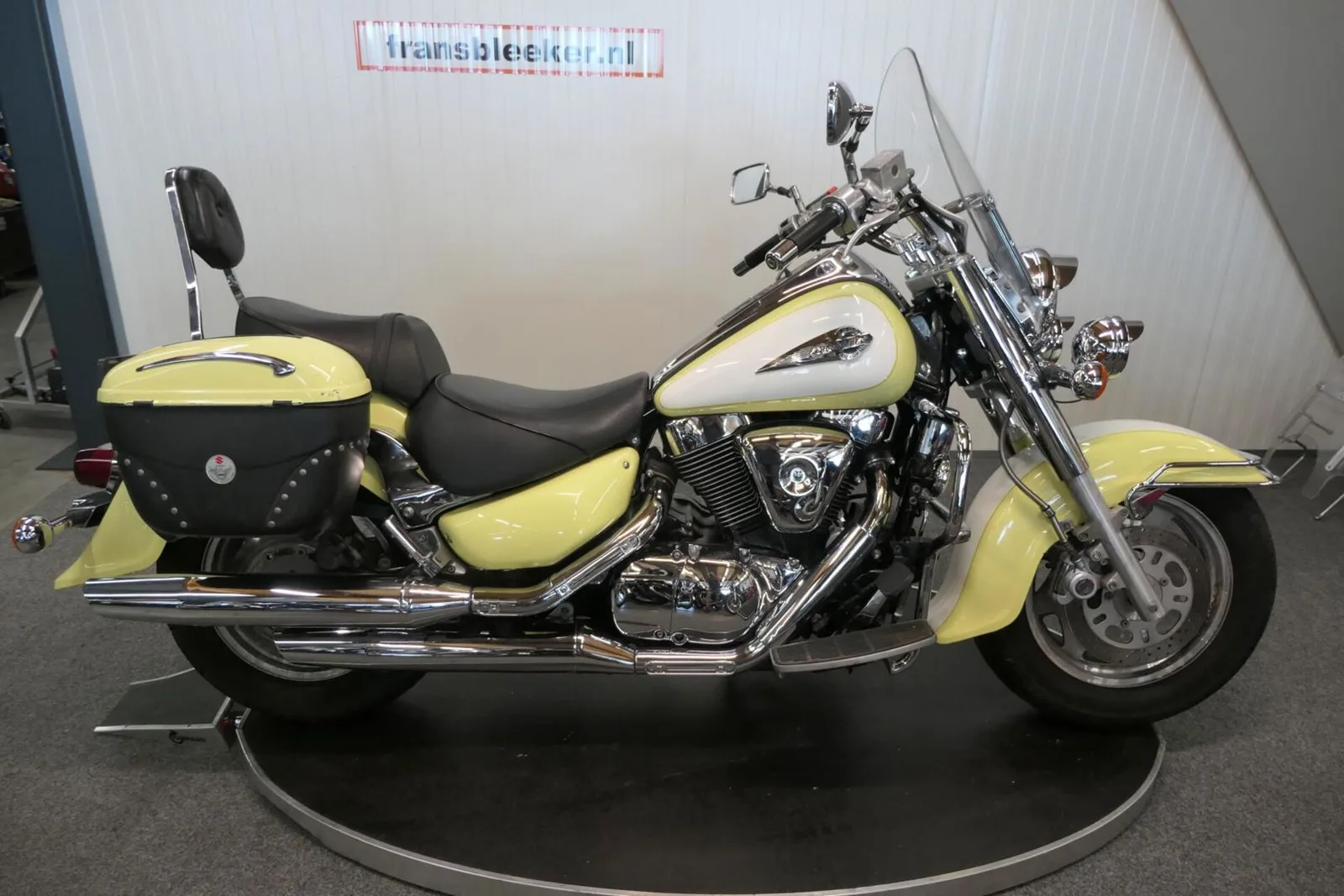 Suzuki VL 1500 Intruder (1999) — foto 1
