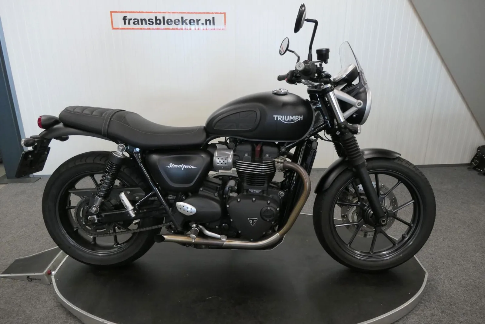 Triumph Street Twin (2017) — foto 1