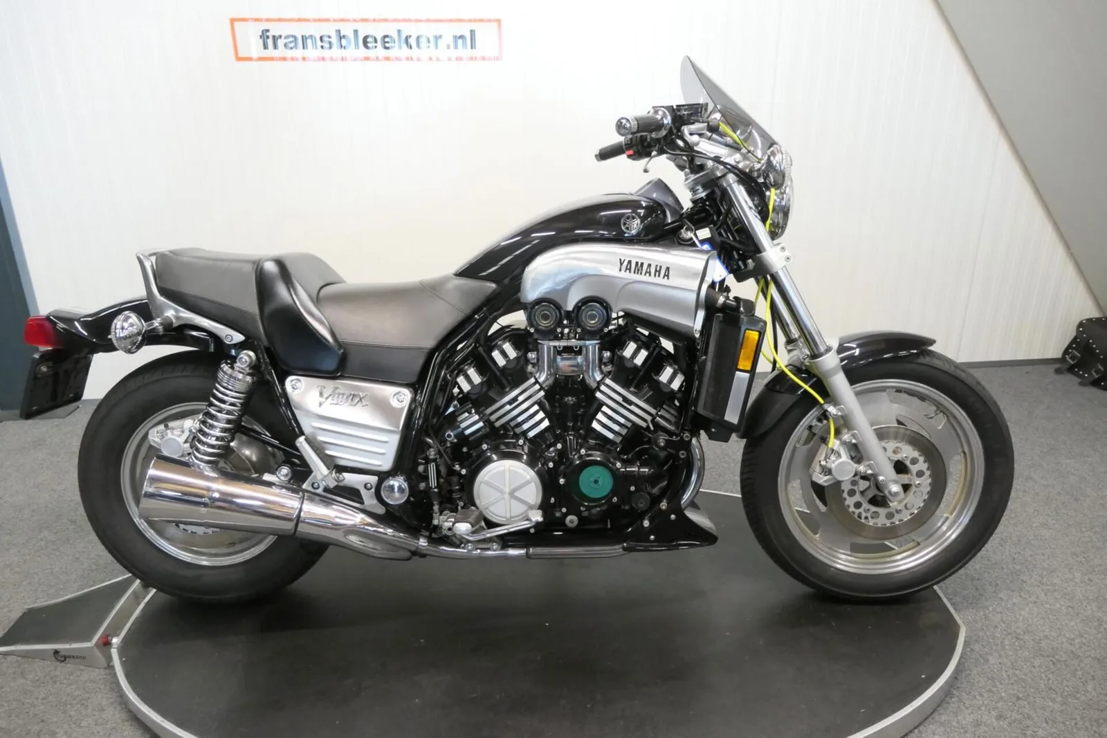 Yamaha VMX 1200 V-MAX (1995) — foto 1
