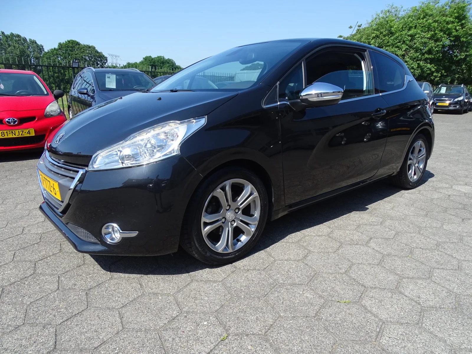 Peugeot 208 (2012) — foto 1