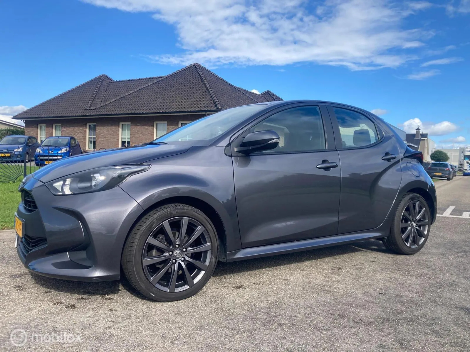Toyota Yaris (2023) — foto 1