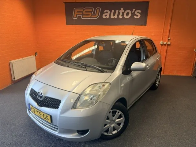 Toyota Yaris (2007) — foto 1