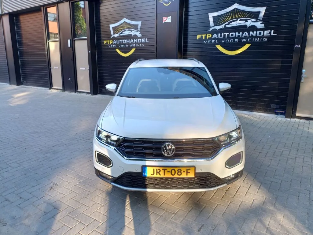 Volkswagen T-Roc (2020) — foto 1