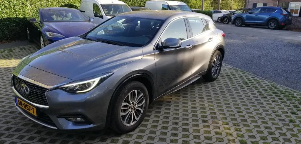 Infiniti Q30 (2018) — foto 1