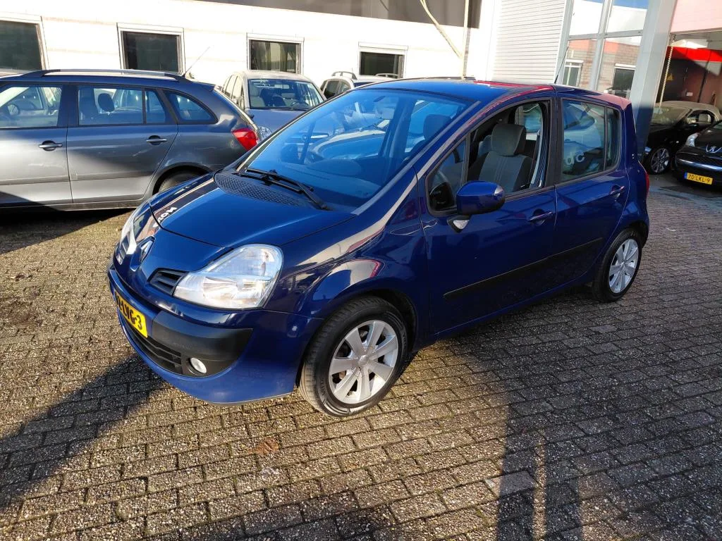 Renault Modus (2009) — foto 1