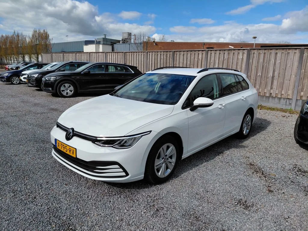 Volkswagen Golf (2024) — foto 1