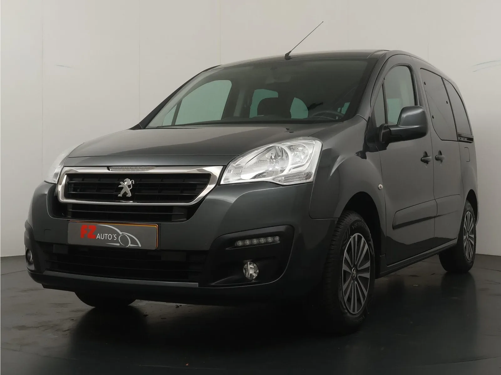 Peugeot Partner (2018) — foto 1