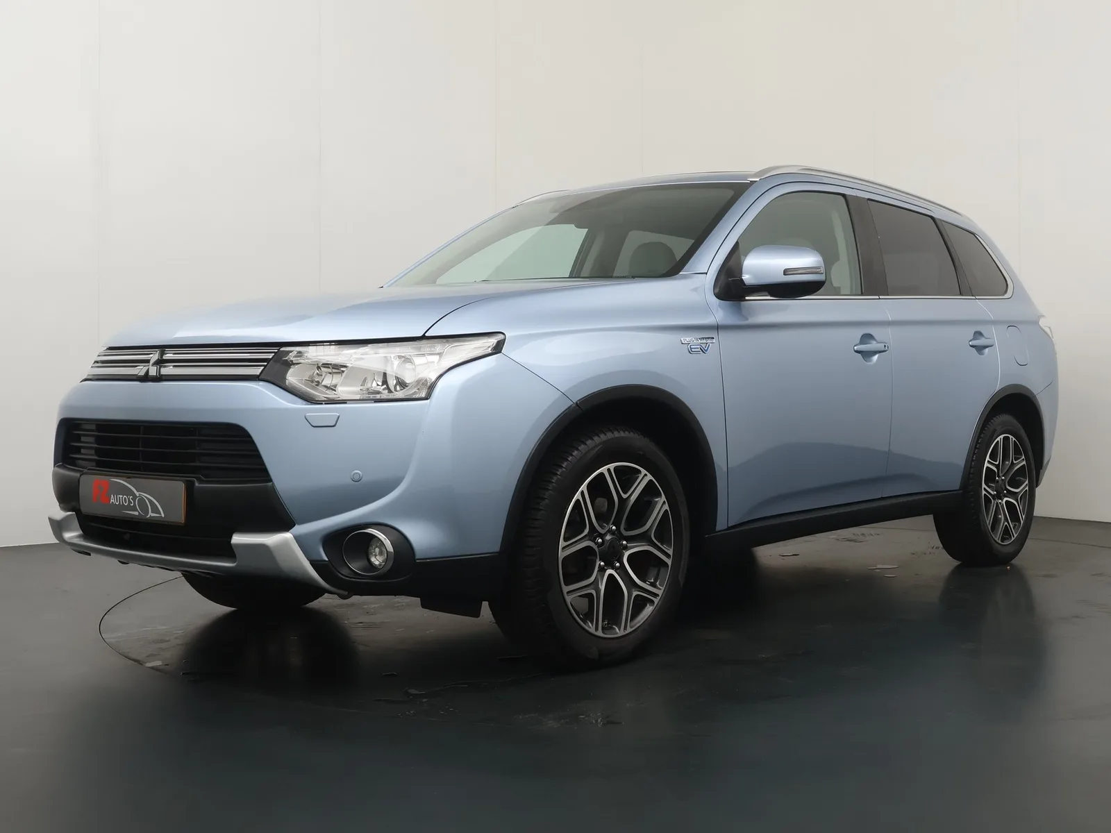 Mitsubishi Outlander (2015) — foto 1