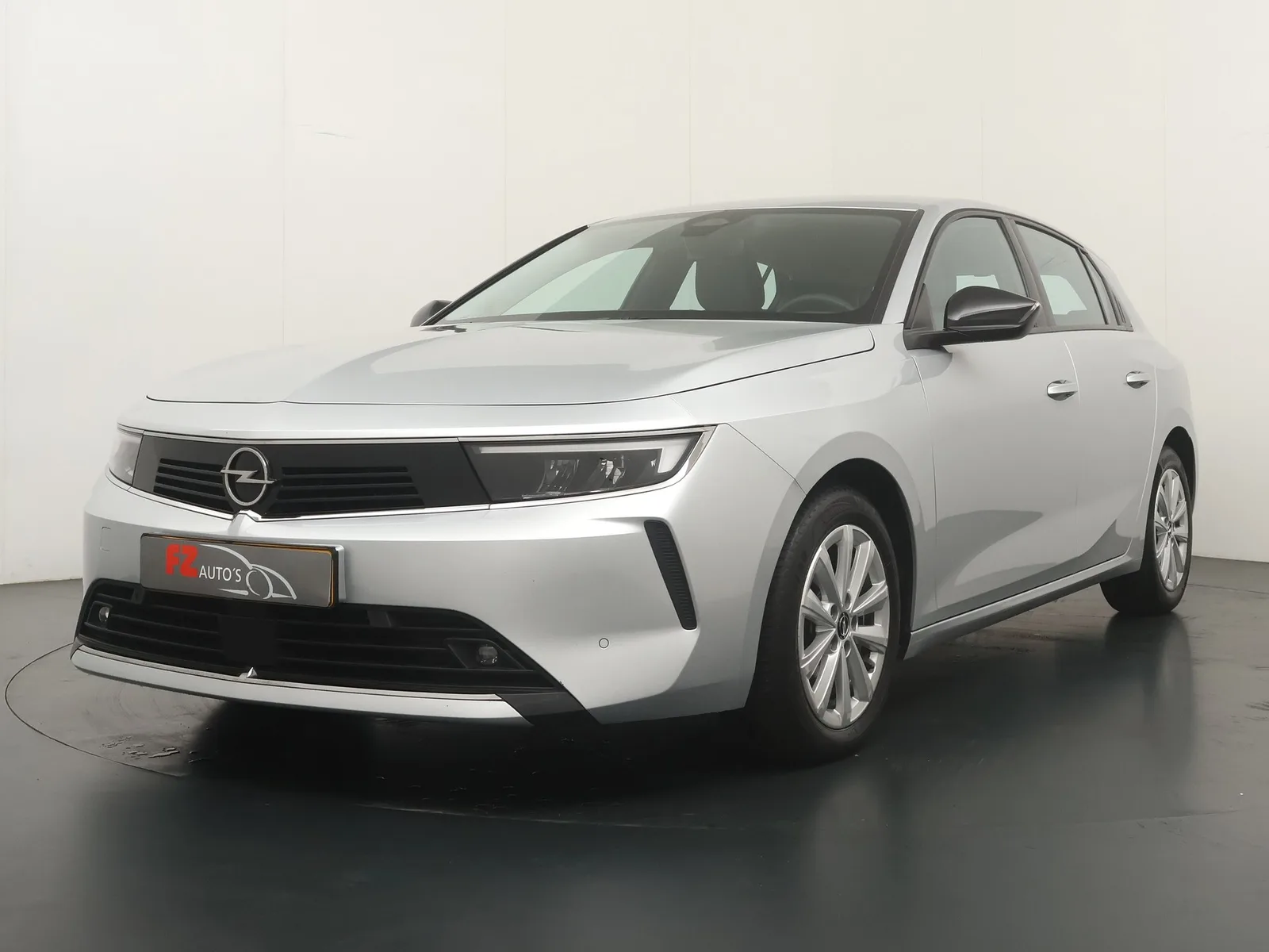 Opel Astra (2023) — foto 1