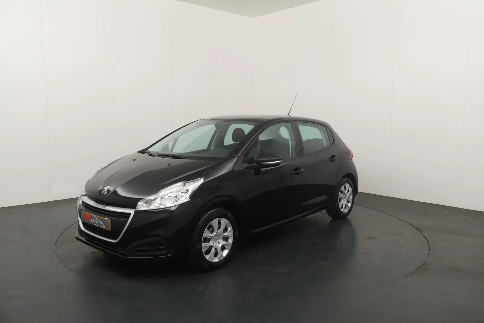 Peugeot 208 (2015) — foto 1