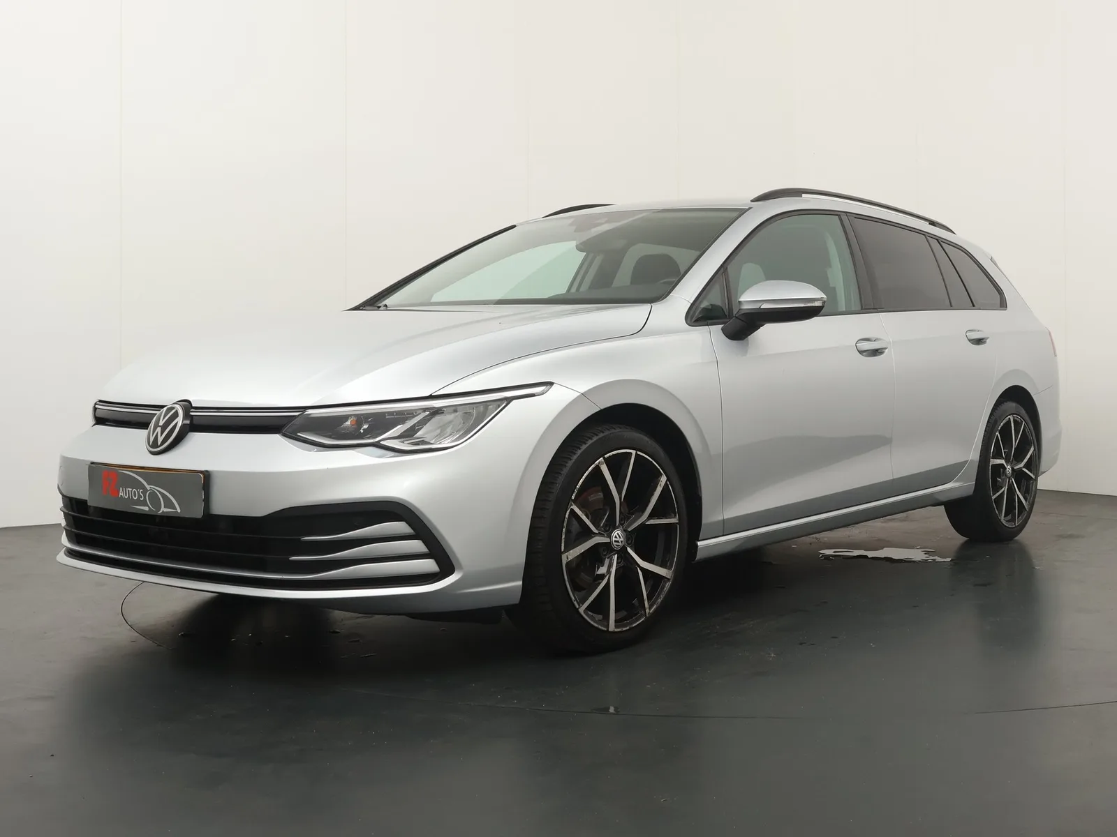 Volkswagen Golf (2021) — foto 1