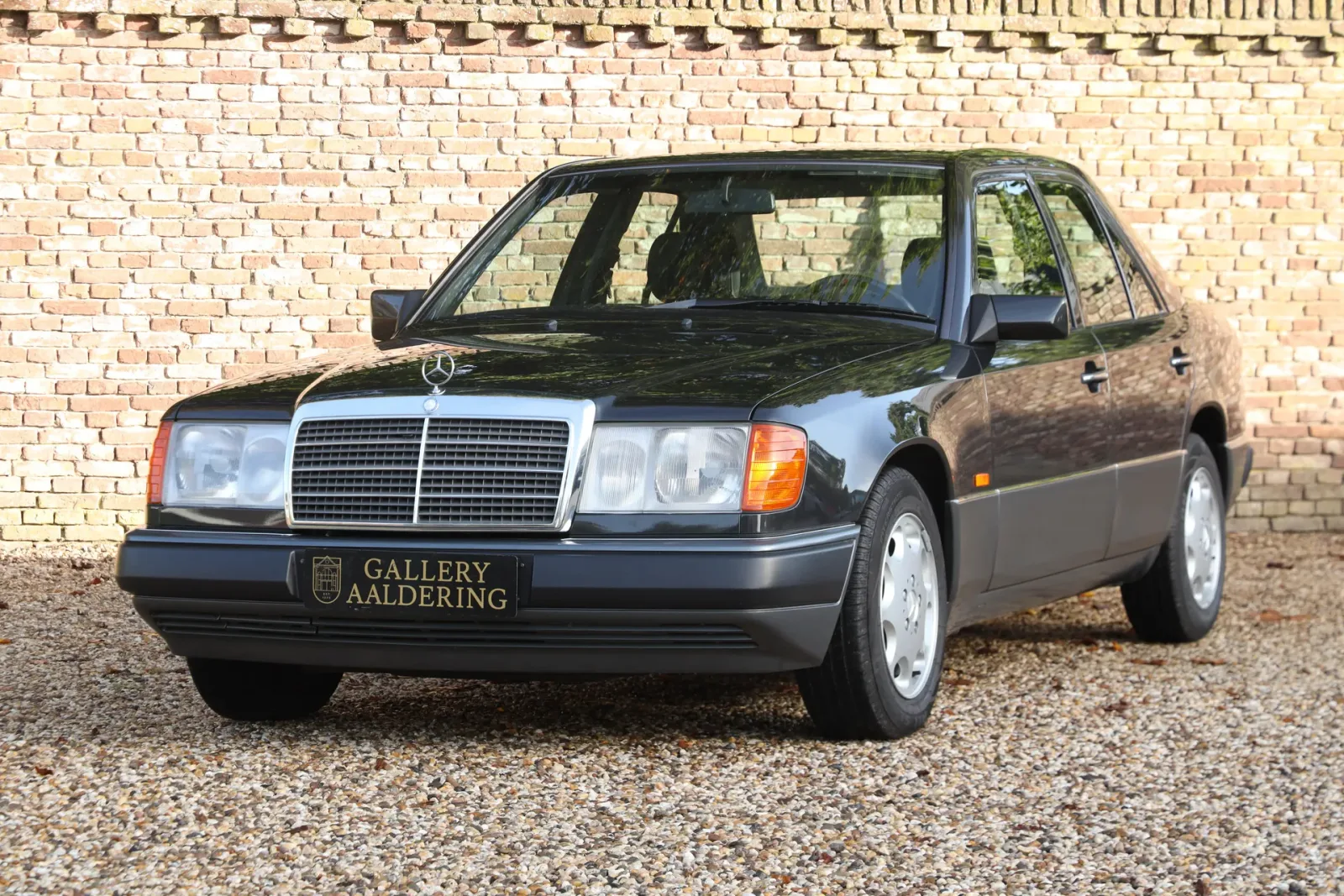 Mercedes-Benz 200-Serie (1992) — foto 1