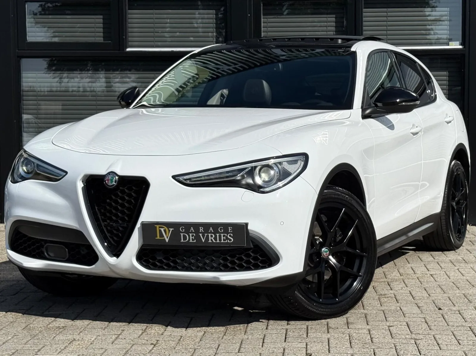 Alfa Romeo Stelvio (2018) — foto 1