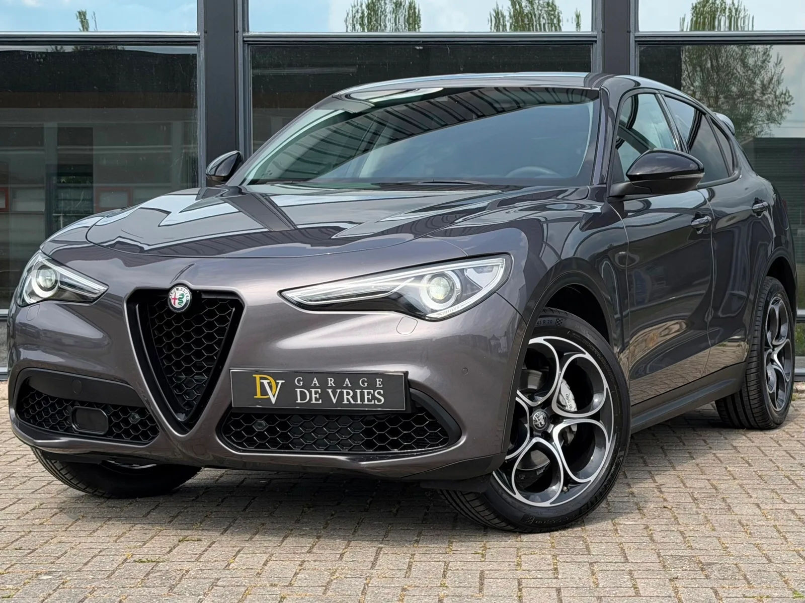 Alfa Romeo Stelvio (2018) — foto 1