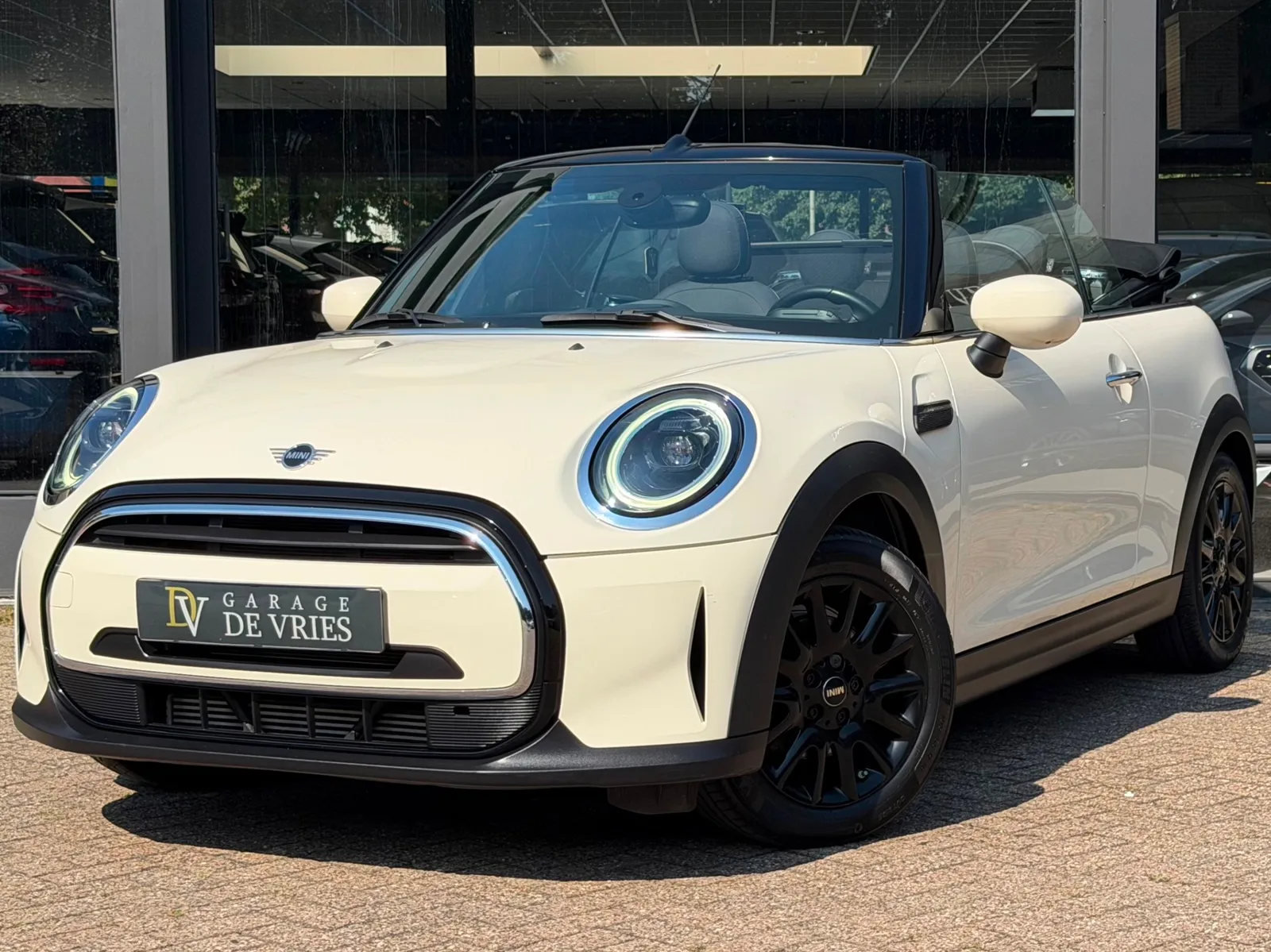 MINI Cabrio (2021) — foto 1