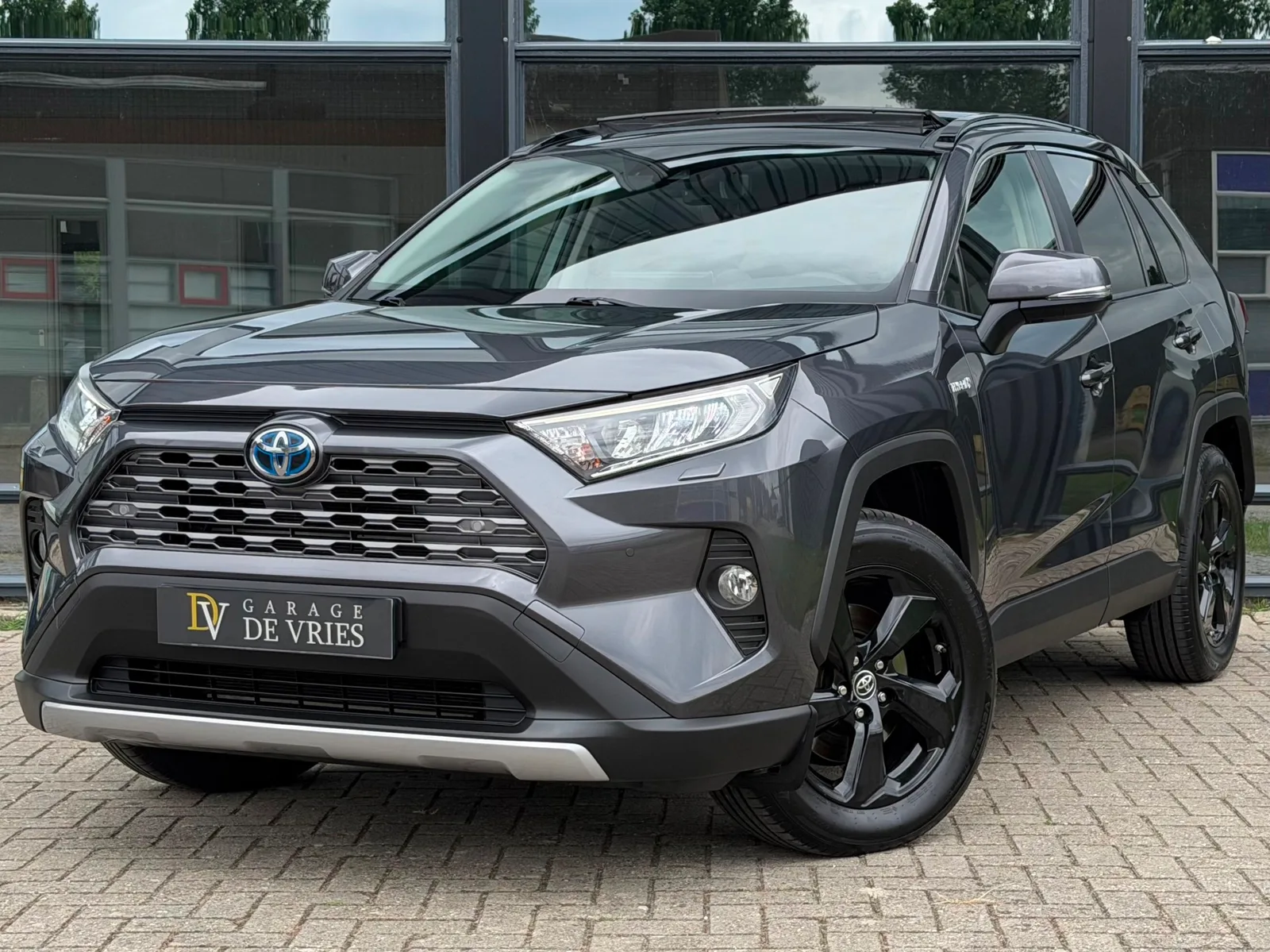 Toyota RAV4 (2019) — foto 1