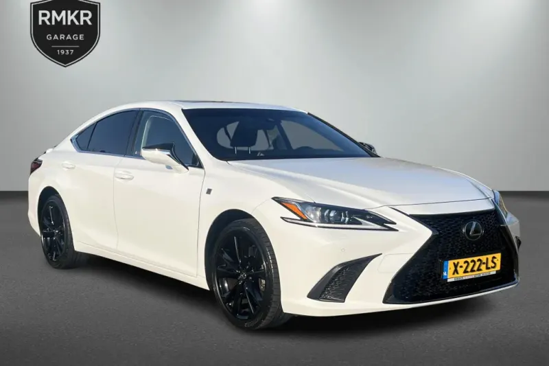 Lexus ES (2023)