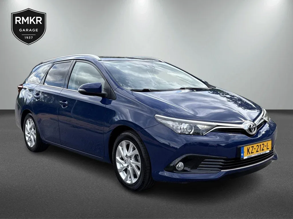 Toyota Auris (2016) — foto 1
