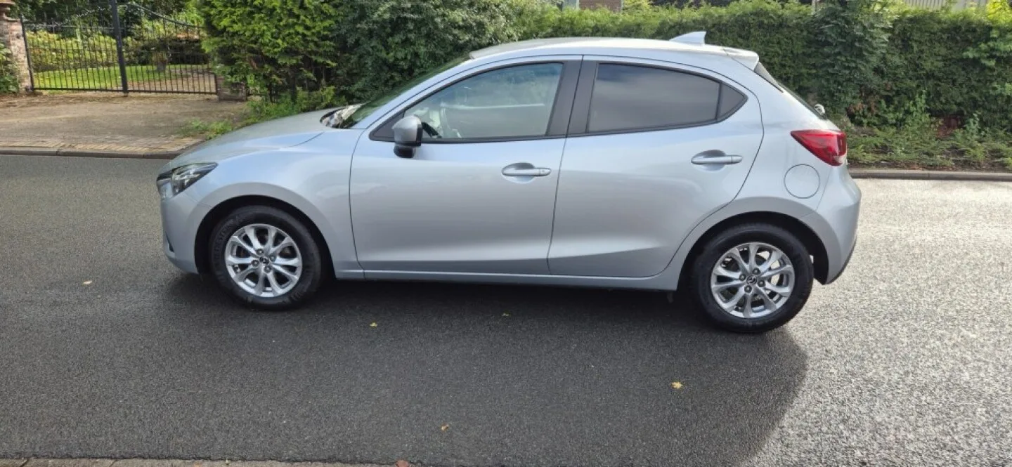 Mazda 2 (2019) — foto 1