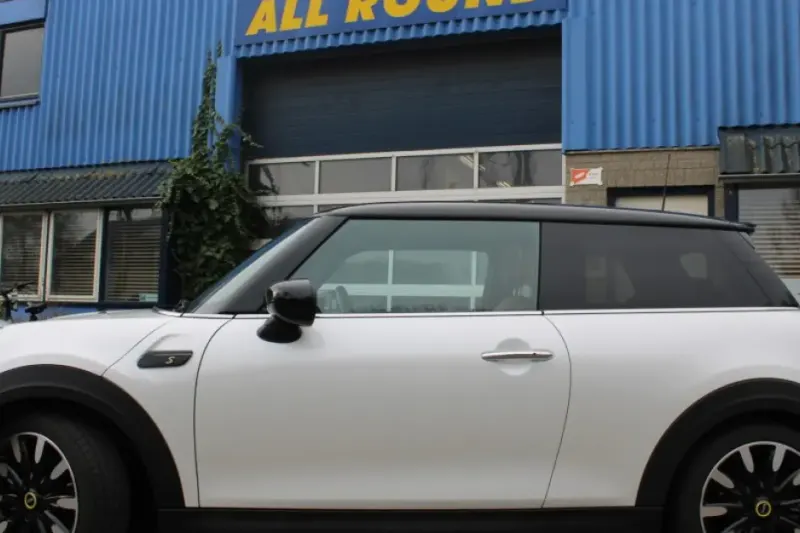 MINI Cooper (2023)