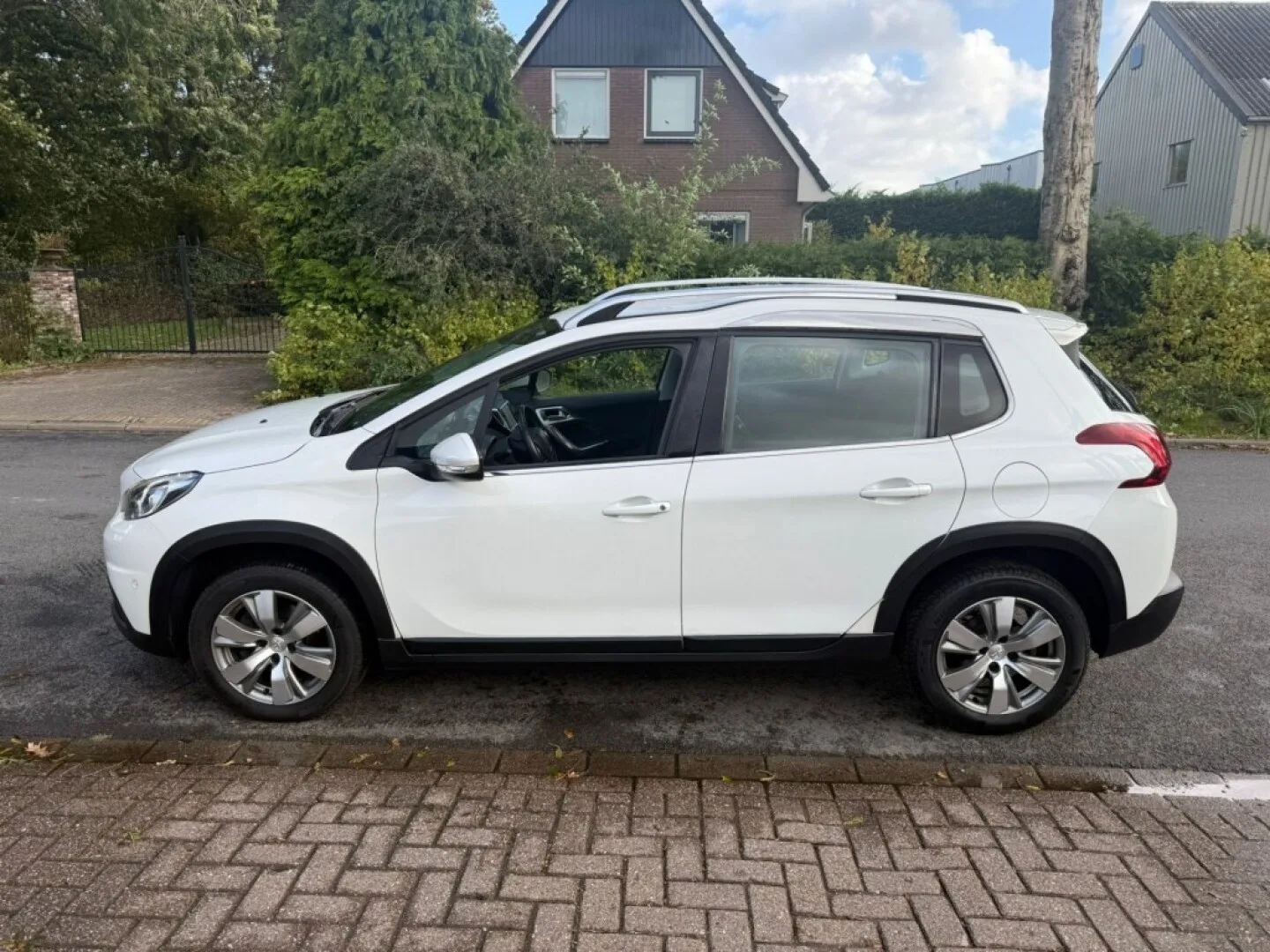 Peugeot 2008 (2017) — foto 1