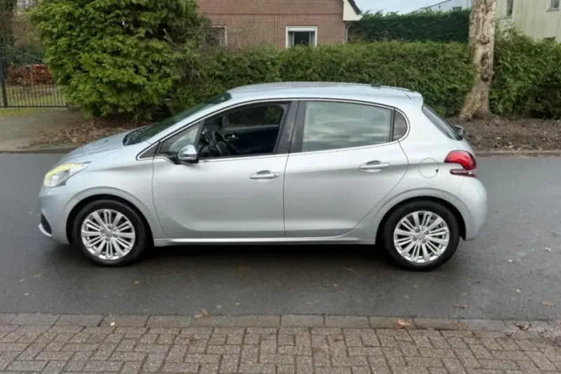Peugeot 208 (2017)