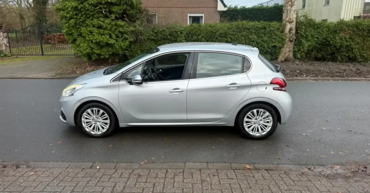 Peugeot 208 (2017) — foto 1