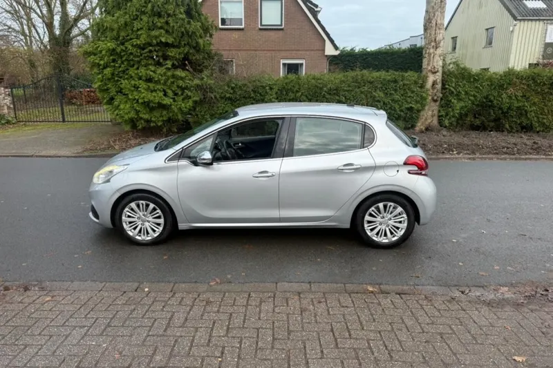Peugeot 208 (2017)