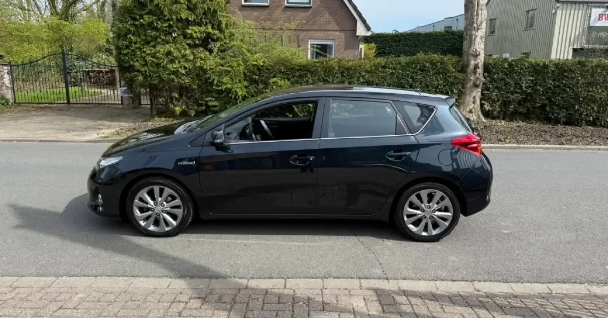Toyota Auris (2014) — foto 1